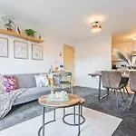 Desert Oasis 2 Bed 2 Bath Parking Netflix