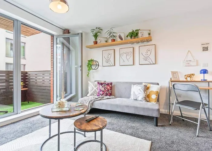 Desert Oasis 2 Bed 2 Bath Parking Netflix