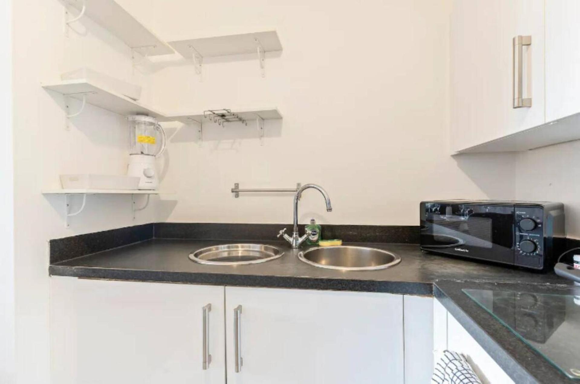 Desert Oasis 2 Bed 2 Bath Parking Netflix * Birmingham