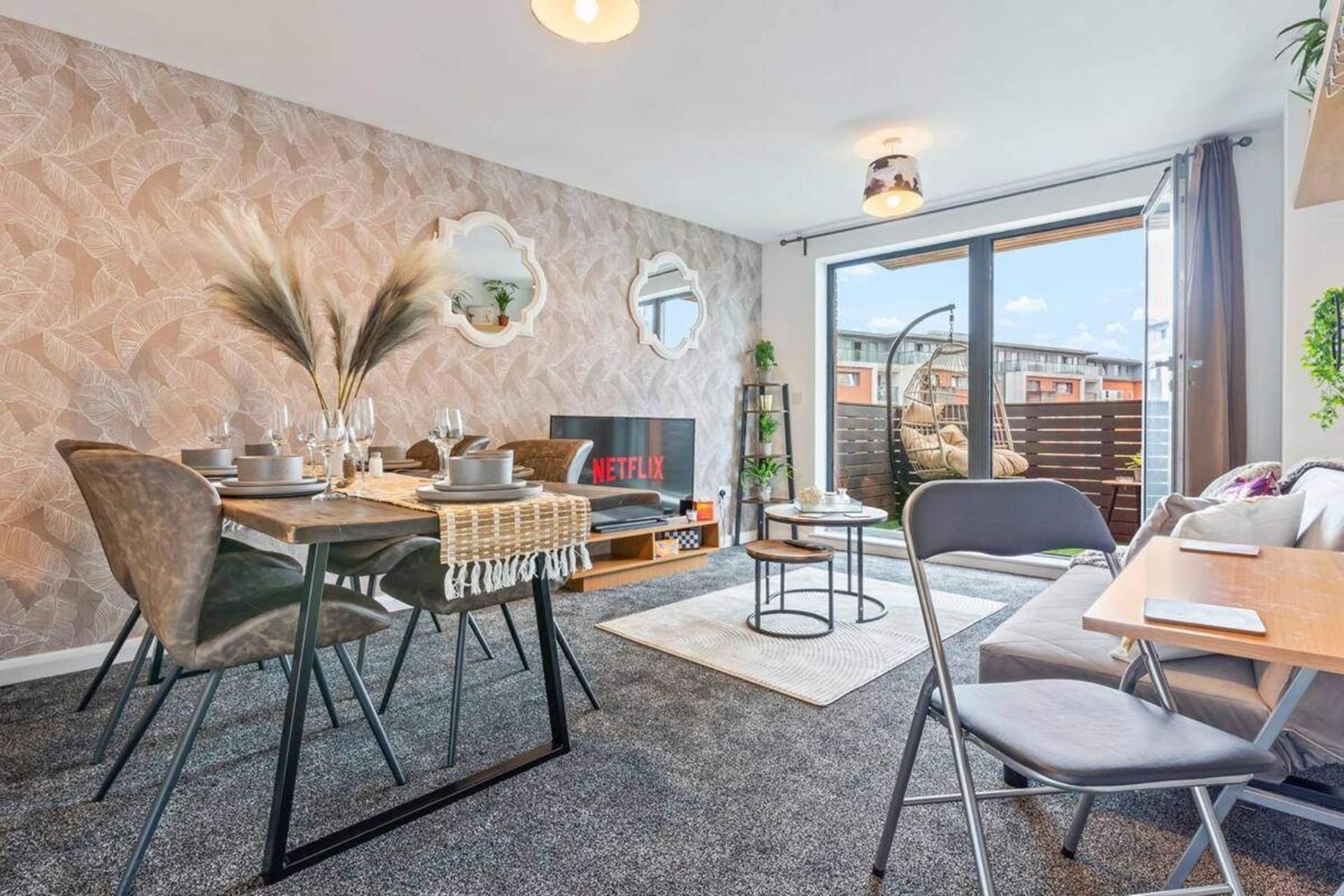 Desert Oasis 2 Bed 2 Bath Parking Netflix Birmingham