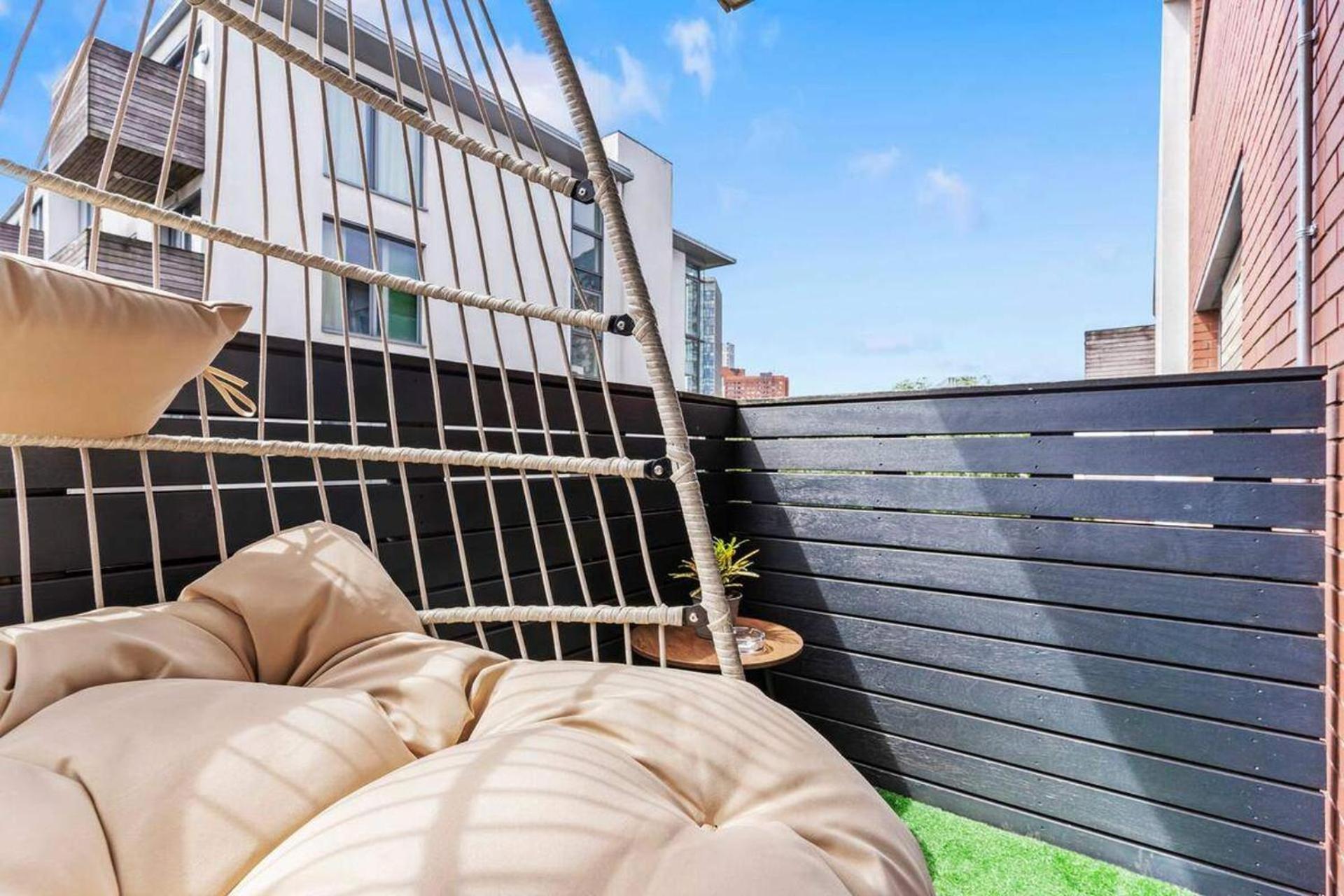 Desert Oasis 2 Bed 2 Bath Parking Netflix Apartment